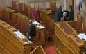 Αναστάτωση στη Βουλή: Ο Τσαυτάρης έπεσε από την καρέκλα