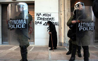 Η συγκλονιστική φωτογραφία από το κέντρο της Αθήνας - Φωτογραφία 1