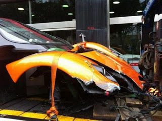 Pagani Supercar Crashed....Ποιος είπε ότι τα εξωτικά αυτοκίνητα δεν...τρακάρουν! (PICS) - Φωτογραφία 2