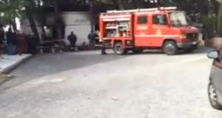Βίντεο από τον τόπο της πυρκαγιάς στη ΔΕΥΑΞ που άνδρας βρήκε τραγικό θάνατο - Φωτογραφία 1