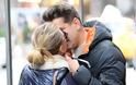 Scarlett Johansson: παθιασμένα φιλιά με το νέο της amore, στη μέση του δρόμου! - Φωτογραφία 1