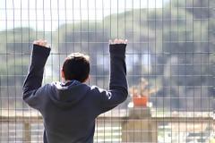 Bullying: Όταν τα τελευταία θρανία επιβάλουν το νόμο της βίας [video]