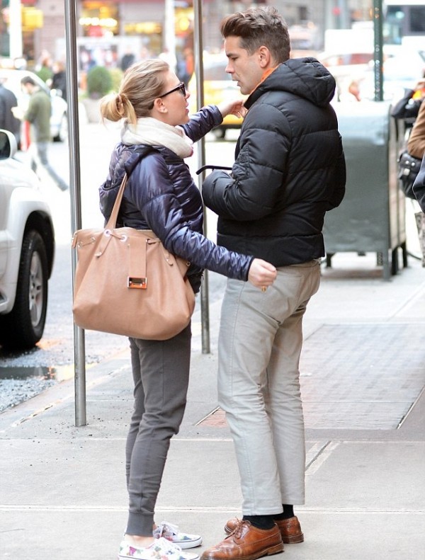 Scarlett Johansson: “Καυτά” φιλιά με τον νέο της σύντροφο! - Φωτογραφία 2