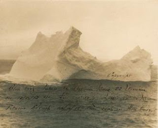 Στο σφυρί φωτογραφία του παγόβουνου που βύθισε τον Τιτανικό - Φωτογραφία 1