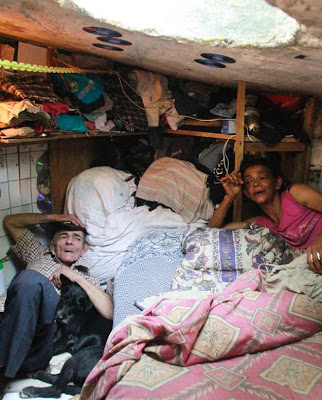 Ζευγάρι ζει σε υπόνομο της Κολομβίας εδώ και 22 χρόνια! - Φωτογραφία 2