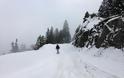 Επιδρομή του χιονιά στα ορεινά των Τρικάλων-Χωρίς προβλήματα η κυκλοφορία