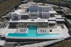 Αυτή είναι η αγγελία για τη βίλα του Γαβαλά στη Μύκονο