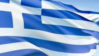 Βεβήλωσε την Ελληνική Σημαία - Φωτογραφία 1