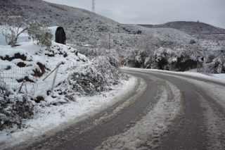 Αιτωλοακαρνανία: Χιόνια στα ορεινά χωρίς προβλήματα - Φωτογραφία 1