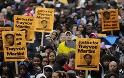 Στους δρόμους οι Αμερικανοί, διαμαρτύρονται για τη δολοφονία νεαρού Αφροαμερικανού