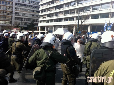 Χωρίς επεισόδια έληξε η στρατιωτική παρέλαση στην Αθήνα [φωτο] - Φωτογραφία 2