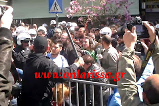 Ξύλο, συλλήψεις και τραυματισμοί στην παρέλαση της Λάρισας! - Φωτογραφία 1