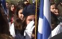 VIDEO: Μαθητές στην Καλλιθέα έψαλλαν τον Εθνικό Ύμνο με δάκρυα στα μάτια!