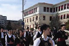 Γιορτάστηκε και στα Γιάννενα η εθνική μας επέτειος, χωρίς έκτροπα. Πλήρης πολιτική απουσία από την παρέλαση.