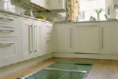 Τι μπορεί να κρύβει μια καταπακτή στην κουζίνα;