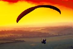 Γιαγιά 101 ετών πετάει με αλεξίπτωτο!