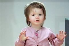 ΔΕΙΤΕ: Καινούρια δάχτυλα, καινούρια ζωή για ένα δίχρονο κοριτσάκι!