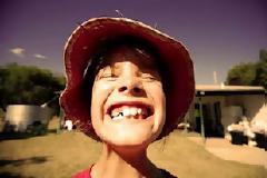 Λες και εσύ cheese πριν βγάλεις φωτογραφία; Η ιστορία πίσω από τη “χαμογελαστή” λέξη