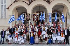 130 χρόνια το Λάβαρο του Παγκαλαβρυτινού ανοίγει την παρέλαση στην Πάτρα