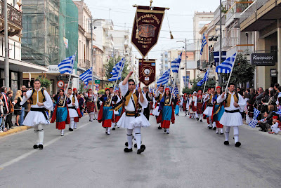 130 χρόνια το Λάβαρο του Παγκαλαβρυτινού ανοίγει την παρέλαση στην Πάτρα - Φωτογραφία 2