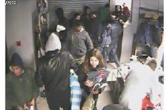 Αυτοί λεηλάτησαν το κέντρο της Αθήνας την ώρα που είχε παραδοθεί στις φλόγες!