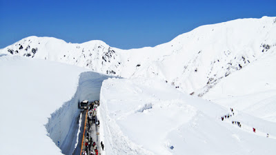 Διασχίζοντας τα τεράστια «τείχη του χιονιού»… - Φωτογραφία 2
