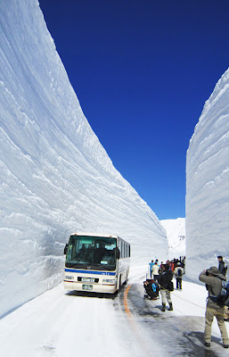 Διασχίζοντας τα τεράστια «τείχη του χιονιού»… - Φωτογραφία 6