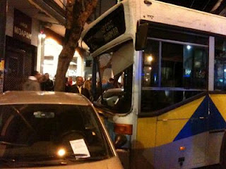 Τρελή κούρσα λεωφορείου στο Παγκράτι... - Φωτογραφία 1