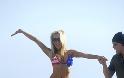 Courtney Stodden επιχειρεί να κάνει rollers σε παραλία του Los Angeles - Φωτογραφία 4