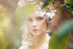 Οι δημοφιλέστερες τάσεις σε νυφικά για το 2012...