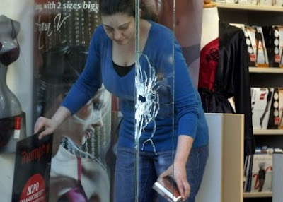 'Βροχή'' οι σφαίρες από τα καλάσνικοφ ληστών στο Άργος - Φωτογραφία 3