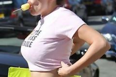 Ποια καυτή celebrity ρουφάει τη ... γρανίτα της? ( Photos )