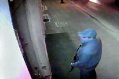 Αυτοί είναι οι ληστές με τα καλάσνικοφ - Οι πρώτες εικόνες από τις κάμερες ασφαλείας