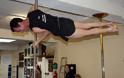 ΑΠΙΣΤΕΥΤΟ: Ένας 53χρονος pole dancer... τα δίνει όλα! - Φωτογραφία 6