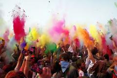 Ετσι υποδέχονται στην Ινδία την άνοιξη .