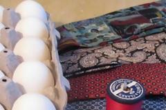 ΔΕΙΤΕ: Εύκολος τρόπος για να βάψετε τα Πασχαλινά αυγά