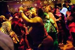 Σ' αυτό το club τρώνε... πόρτα οι αδύνατες