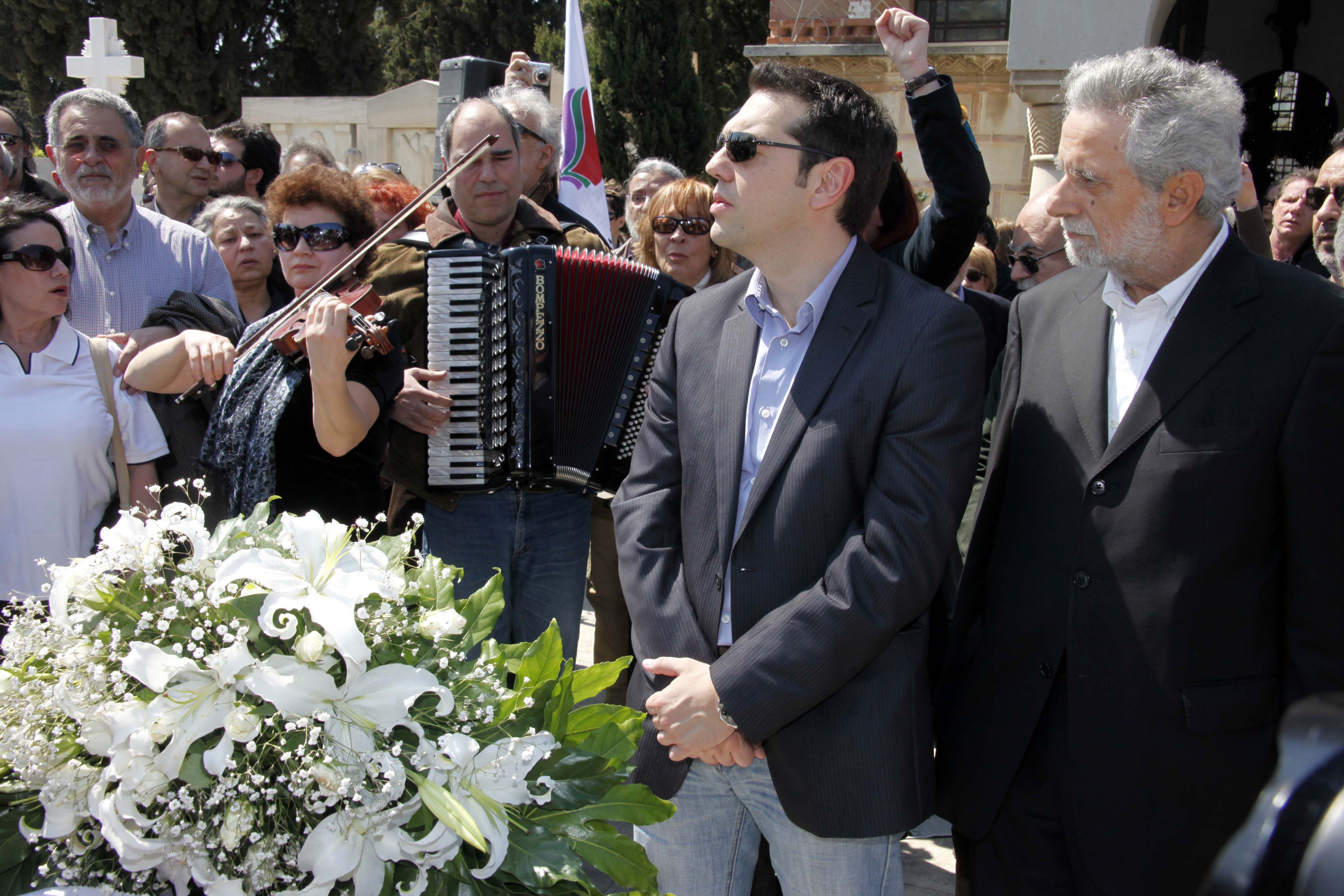 Είπαν το τελευταίο αντίο στον Γιάννη Μπανιά - Φωτογραφία 2