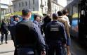Εκατοντάδες οι συλλήψεις στη «σκούπα» της αστυνομίας στο κέντρο