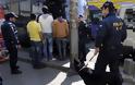 Τους 420 φτάνουν οι συλληφθέντες από τις 2000 προσαγωγές στις επιχειρήσεις – σκούπα στο κέντρο της Αθήνας