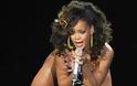 την ώρα της συναυλίας φωτογραφίζει τον πισινό της Rihanna ( Photo )