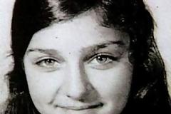 ΤΗΝ ΑΝΑΓΝΩΡΙΖΕΤΕ; Αυτό το γλυκό κοριτσάκι έγινε βασίλισσα και .. κατέκτησε τον κόσμο!