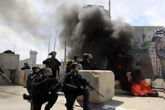 Βίαιες συγκρούσεις Ισραηλινών–Παλαιστίνιων στη Δυτική Όχθη...