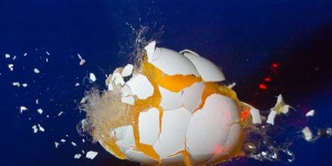 VIDEO: Αβγά και πορσελάνες σπάνε σε αργή κίνηση! - Φωτογραφία 1