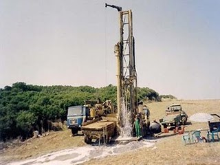 Άνοιγαν γεωτρήσεις νερού στην Ζάκυνθο και βρήκαν πετρέλαιο - Φωτογραφία 1