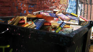 Πέταξαν βιβλία πανεπιστημιακής βιβλιοθήκης επειδή «είχαν σαπίσει» - Φωτογραφία 1