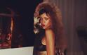 ΔΕΙΤΕ: Η Rihanna να ποζάρει γυμνή χωρίς εσώρουχo