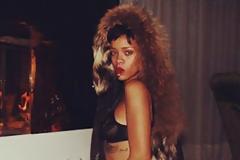 ΔΕΙΤΕ: Η Rihanna να ποζάρει γυμνή χωρίς εσώρουχo