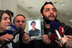 «Η υπηρεσία τους έστειλε γυμνούς στο θάνατο»
