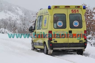 ΤΡΙΚΑΛΑ: Περιπέτεια στα χιόνια για μεταφορά τραυματία από ξυλοδαρμό - Φωτογραφία 1